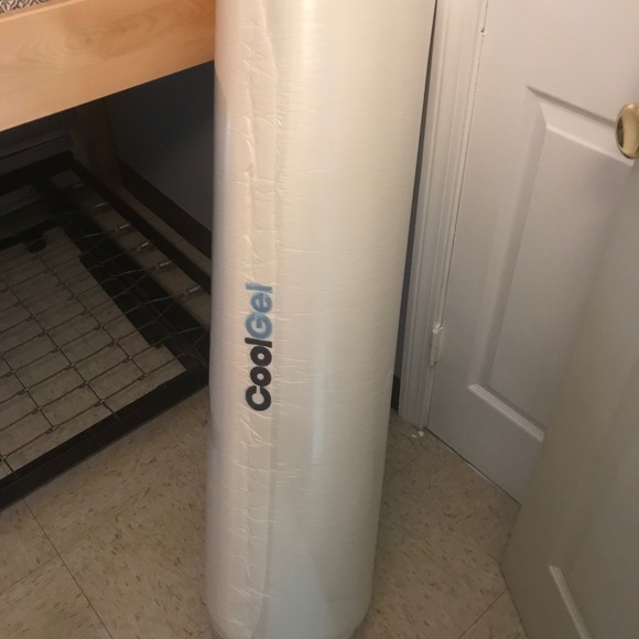 ‼️ DONATED ‼️ Cool gel memory foam mattress - Picture 2 of 3